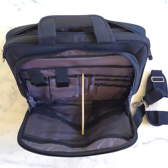 NWOT. Dell Multiple Layers Laptop Bag/Travel Bag. - Picture 4 of 5